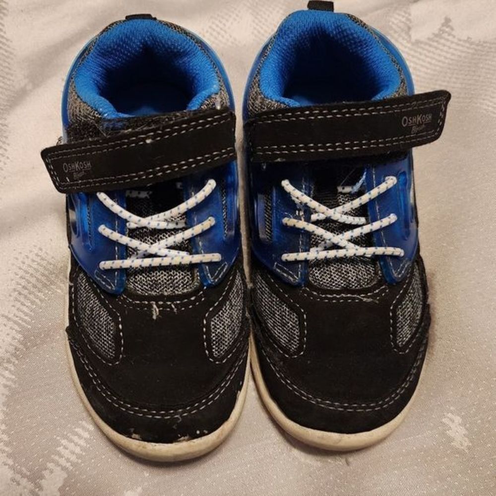 Toddler Boys 8t Sneakers, Like New. Worn Once.Blue. Osh Kosh - Picture 1 of 8